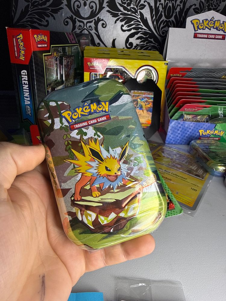 Pokémon Trading Card Game Tin