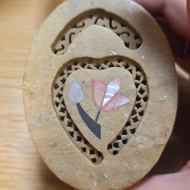 £15,  Carved Stone Trinket Box With Floral Inlay image 4