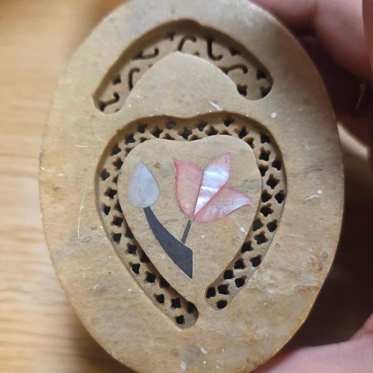 £15,  Carved Stone Trinket Box With Floral Inlay image 7