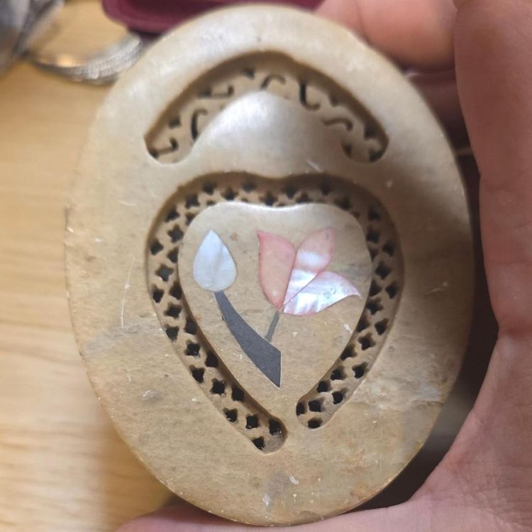 £15,  Carved Stone Trinket Box With Floral Inlay image 8