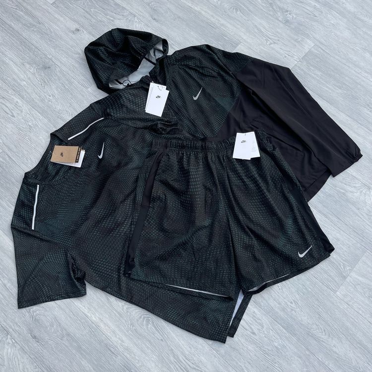 Immagine di Nike Dri Fit Festival Miler Windbreaker, Top and 7" Challenger Shorts Set - Black/Blue 1