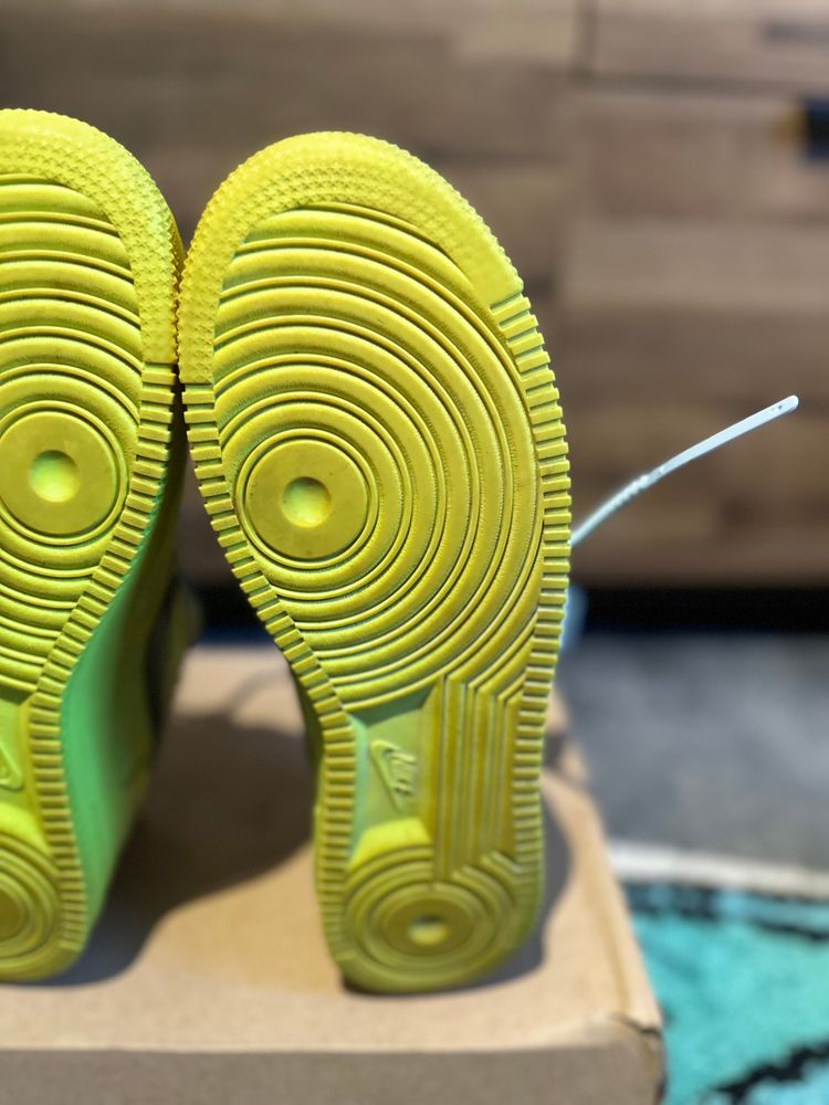 Nike Air Force 1 Off-White “Volts ” U.K. 9 4