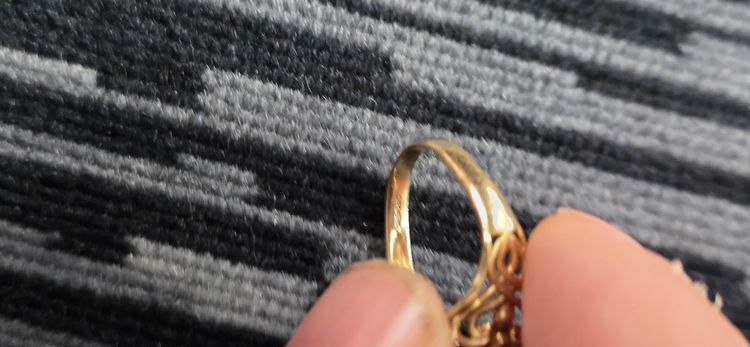 9ct gold Gold Ring With Black And Gold Emblem imagen 5