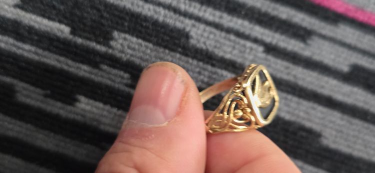 9ct gold Gold Ring With Black And Gold Emblem imagen 4