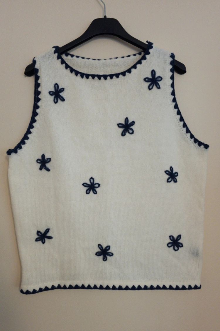Shein White & Navy Floral Embroidered Scalloped Trim Knit Vest Top (Size L / UK 12-14) image 1
