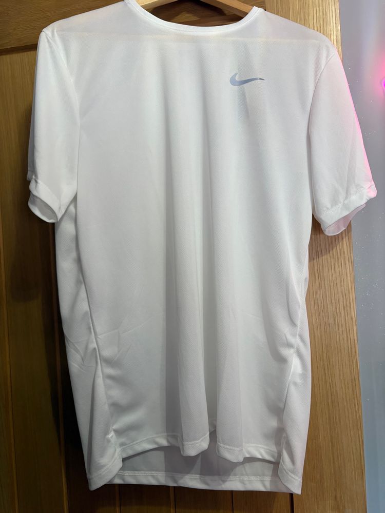 Nike White Short Sleeve T-Shirt
