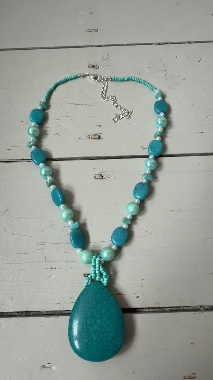 Necklace obraz 1