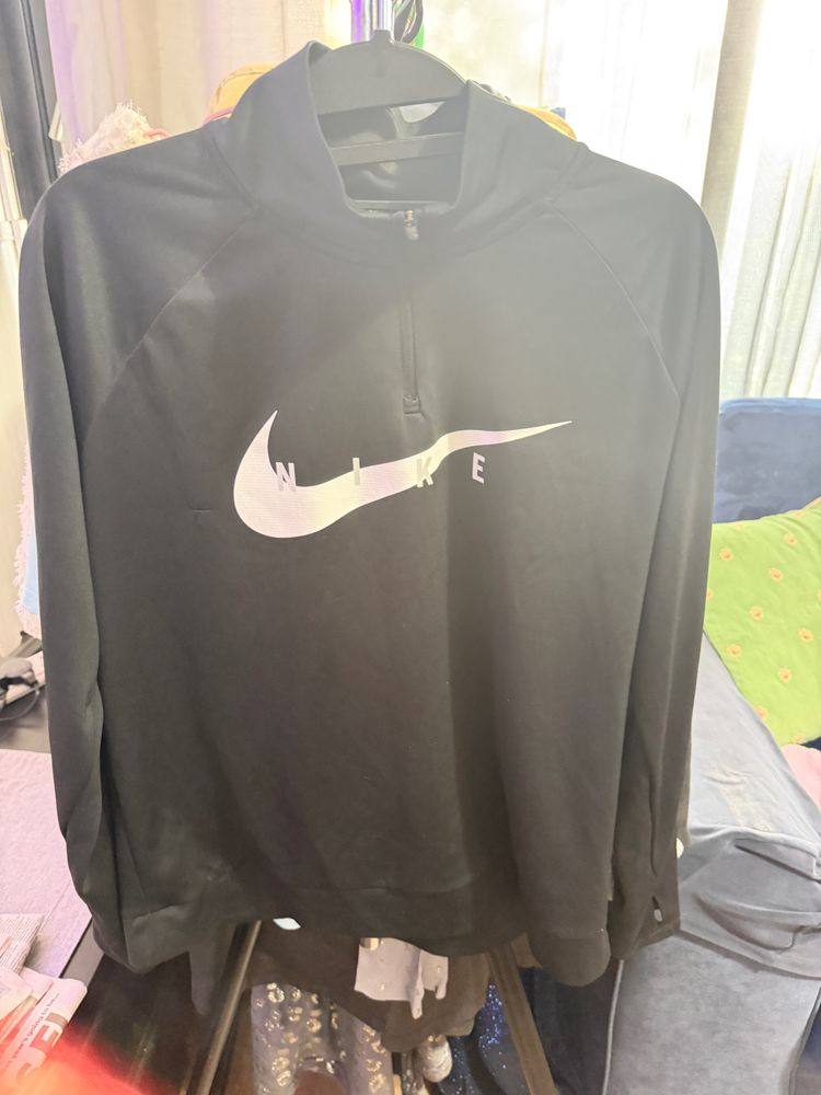 Nike Black Quarter-Zip Sweatshirt imagen 2