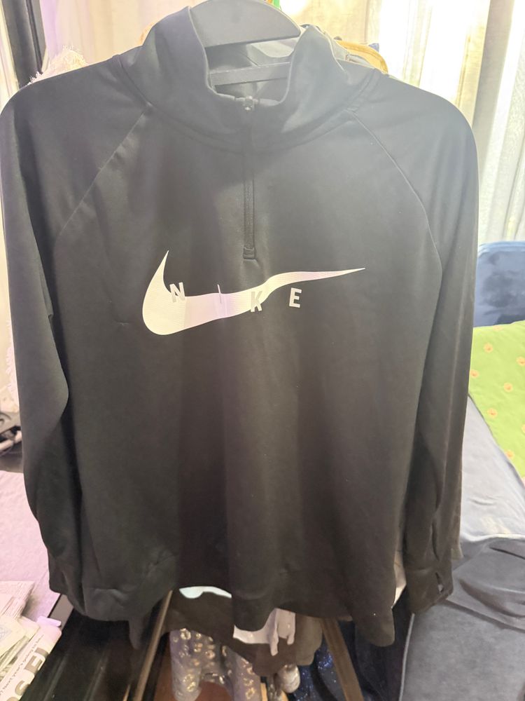 Nike Black Quarter-Zip Sweatshirt imagen 1