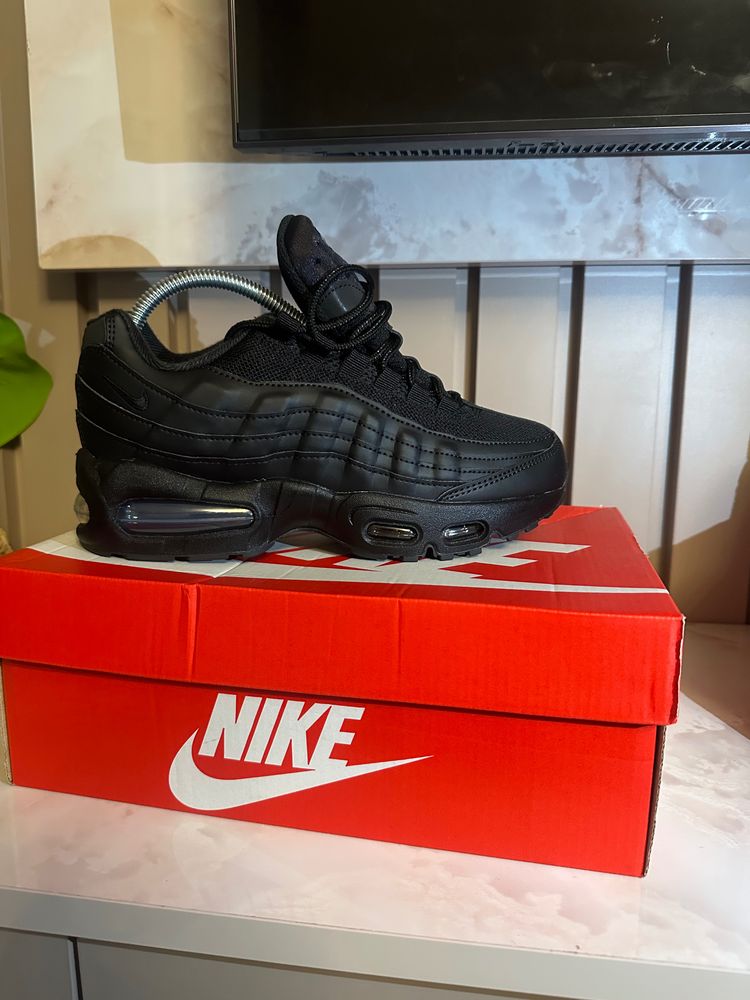 Nike Nike Black Sneakers product image