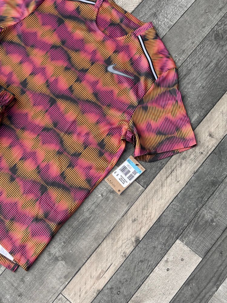 Nike Dri-Fit Festival Miler T-shirt & Short Set - ‘Rhubarb’ - Size Medium   obraz 7