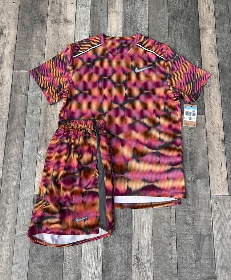 Nike Dri-Fit Festival Miler T-shirt & Short Set - ‘Rhubarb’ - Size Medium   obraz 2
