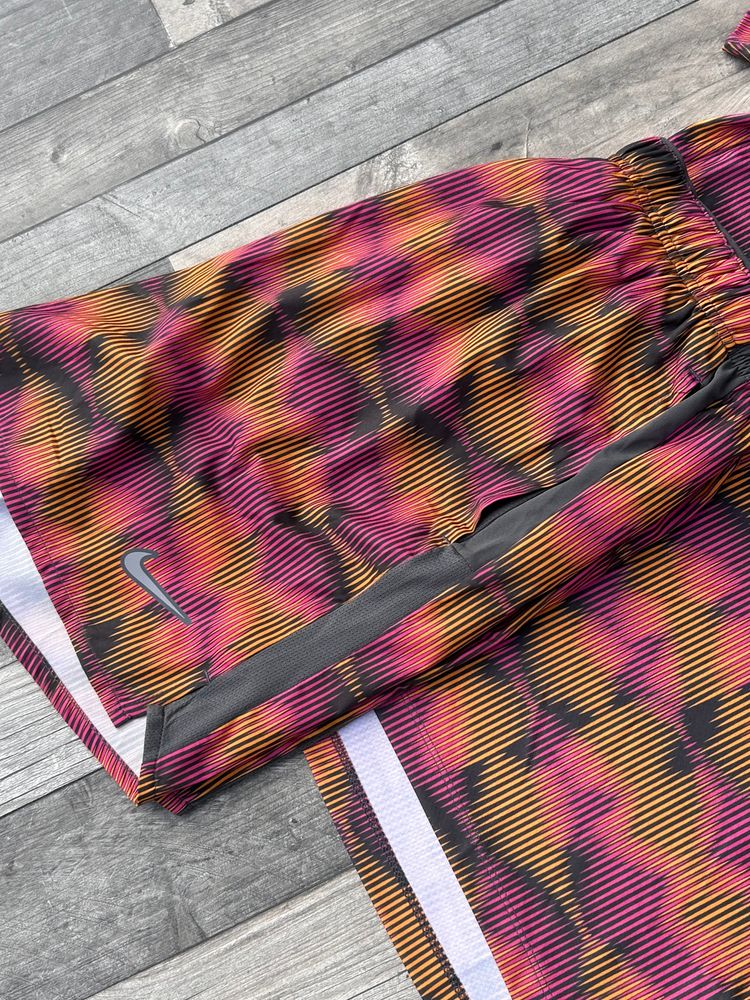 Nike Dri-Fit Festival Miler T-shirt & Short Set - ‘Rhubarb’ - Size Medium   obraz 5