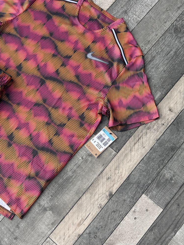 Nike Dri-Fit Festival Miler T-shirt & Short Set - ‘Rhubarb’ - Size Medium   obraz 6