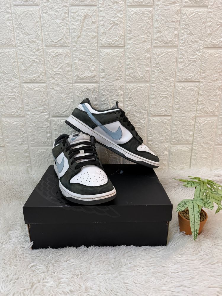 Nike Low-Top Sneakers