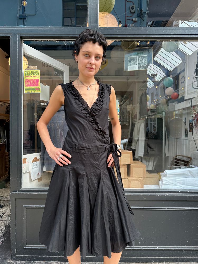 Immagine di black cotton drop waist wrap dress 5
