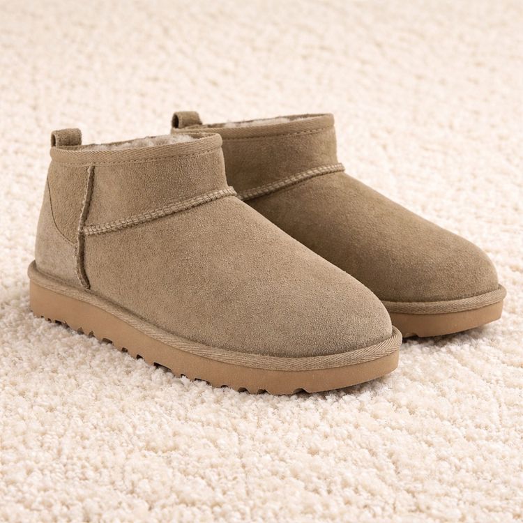 UGG UGG Brown Suede Ankle Boots imagen del producto