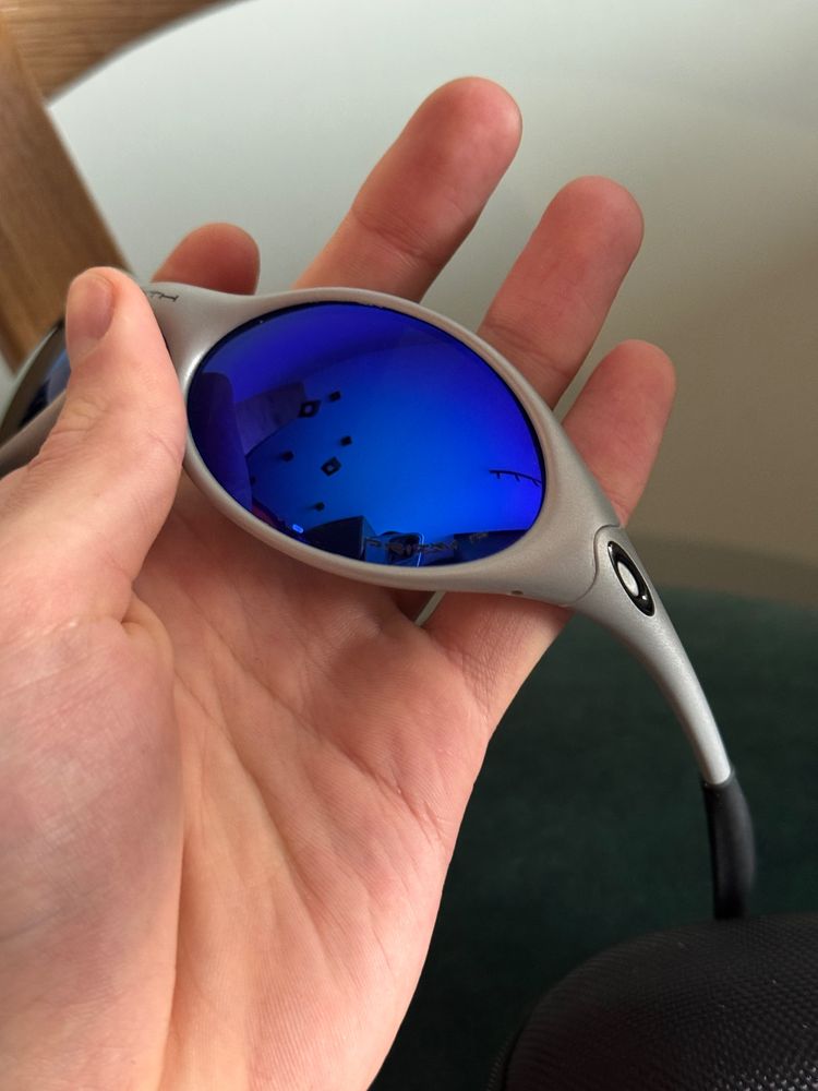 Immagine di Oakley Sunglasses With Blue Mirrored Lenses 6