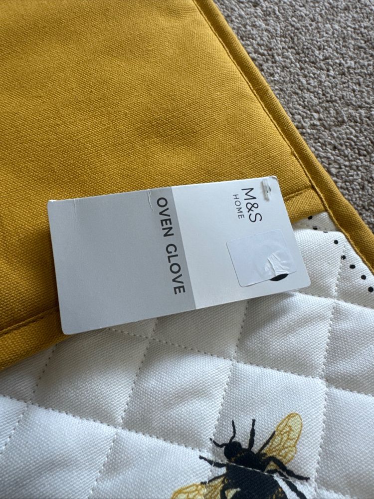 M&S Home Oven Glove image 4