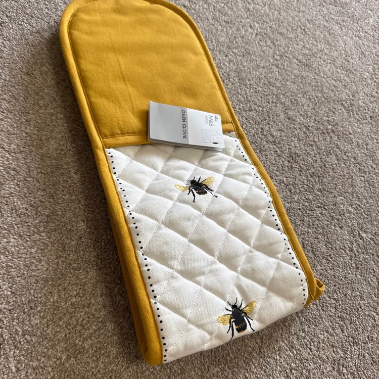 M&S Home Oven Glove image 3