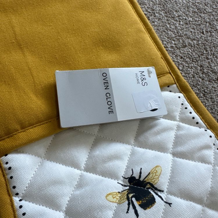 M&S Home Oven Glove image 2