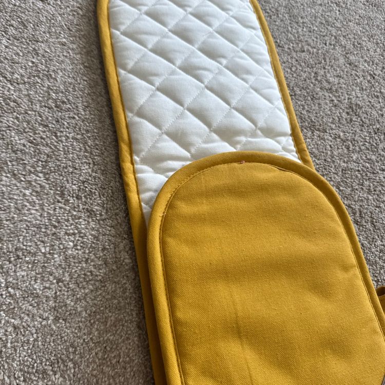 M&S Home Oven Glove image 5