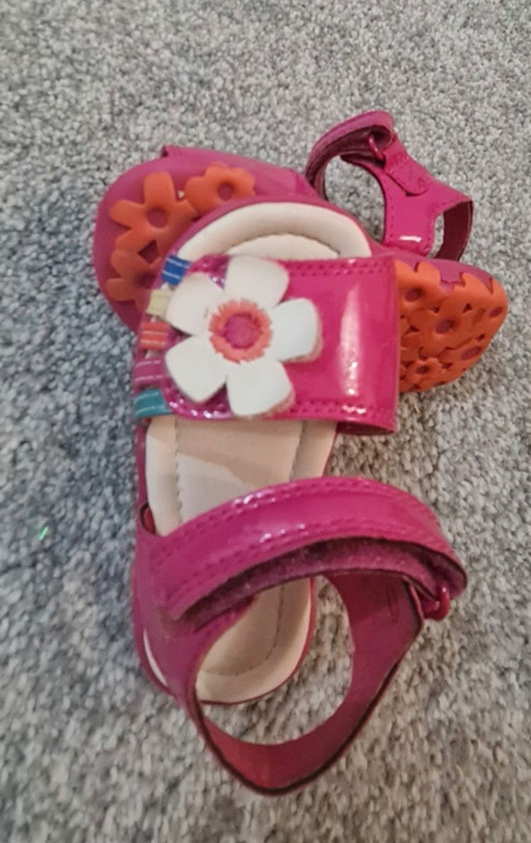Pink Kids Sandals With Flower Decoration 3