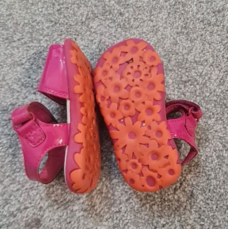 Pink Kids Sandals With Flower Decoration 4
