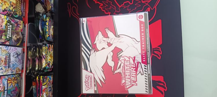 Pokémon White Flare Elite Trainer Box