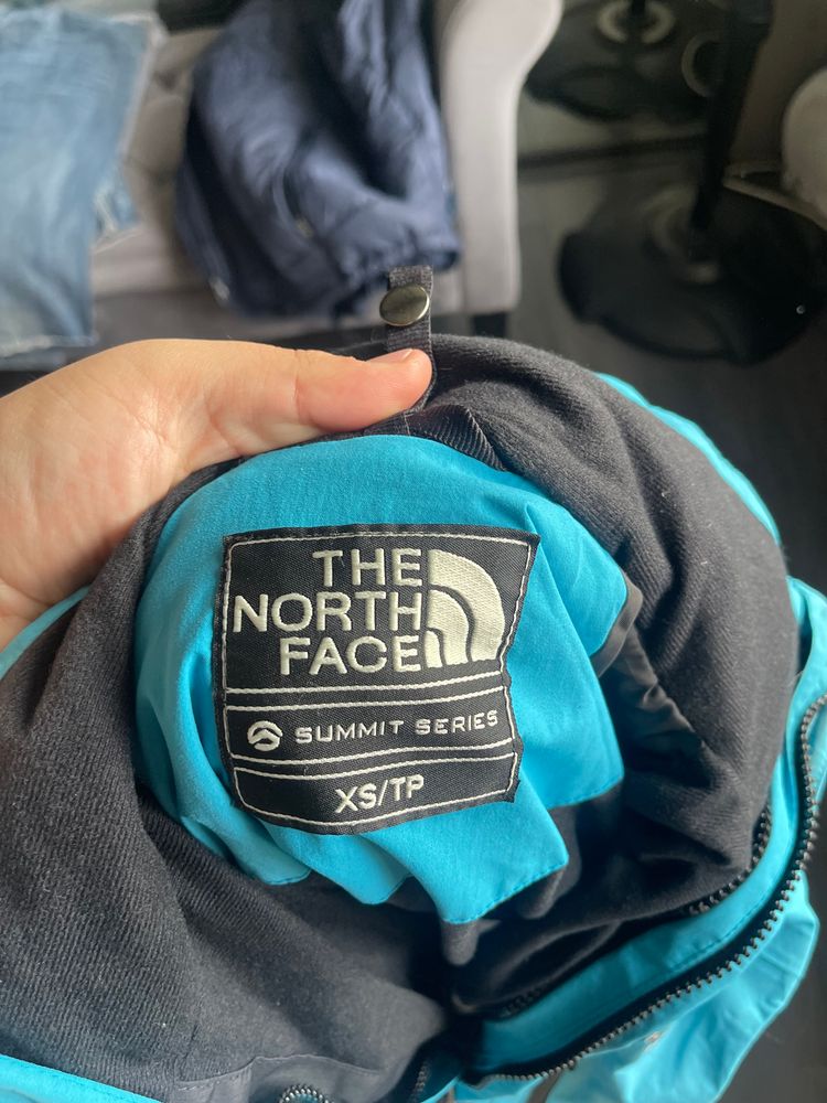 Blue and Black Goretex North Face Ski Jacket imagen 5