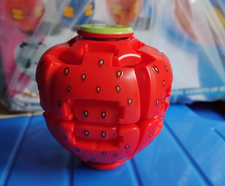 Red Strawberry-Shaped Fidget Spinner Toy imagen 1