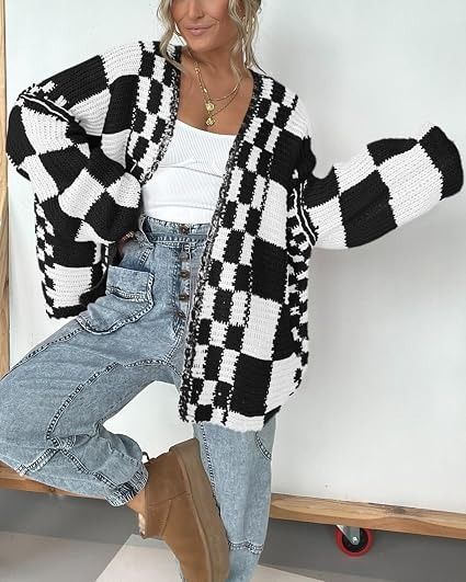 Black And White Checkered Knit Cardigan obraz 3