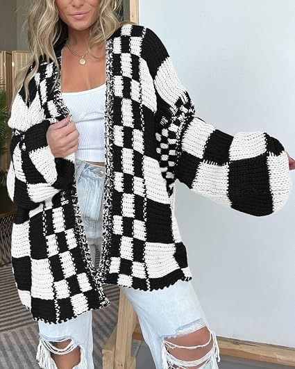 Black And White Checkered Knit Cardigan obraz 4
