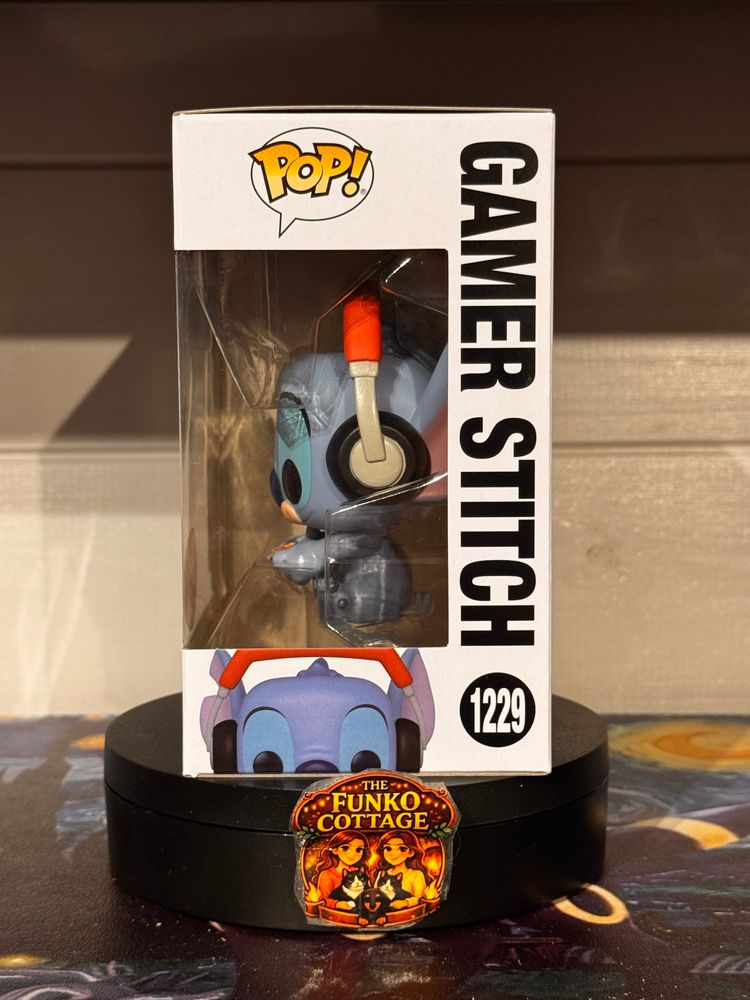 Immagine di Funko Pop Gamer Stitch Vinyl Figure 2