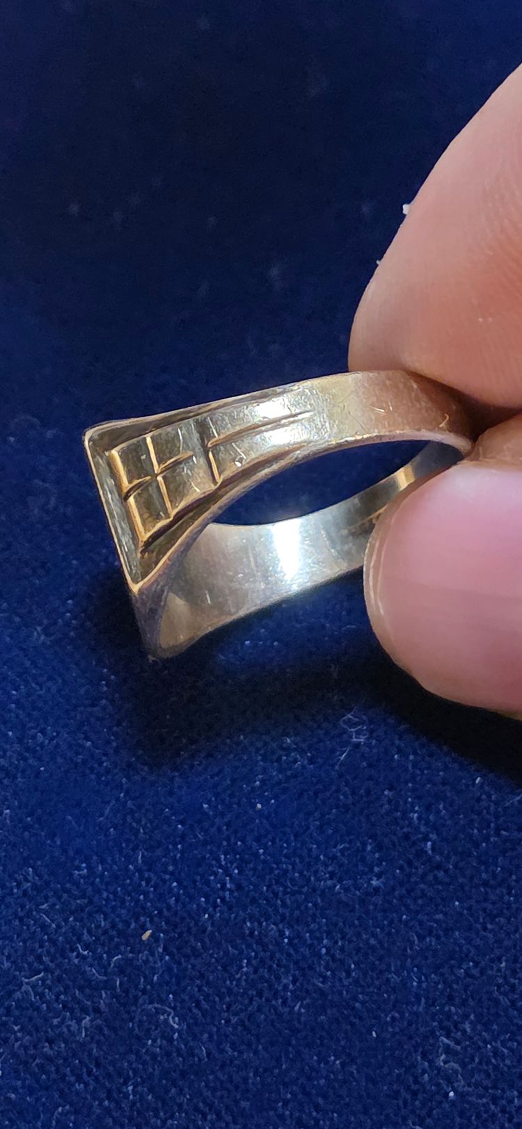 Immagine di 925 sterling silver gold plated Men'S Ring With Engraved Design 5