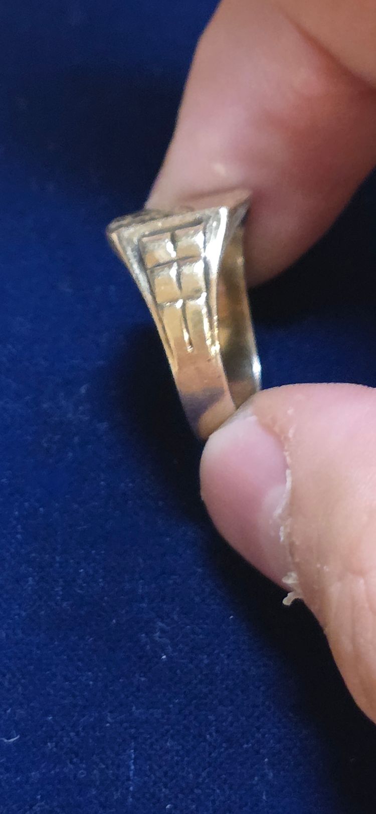 Immagine di 925 sterling silver gold plated Men'S Ring With Engraved Design 4