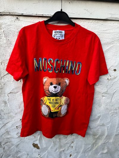 Moschino tee medium
