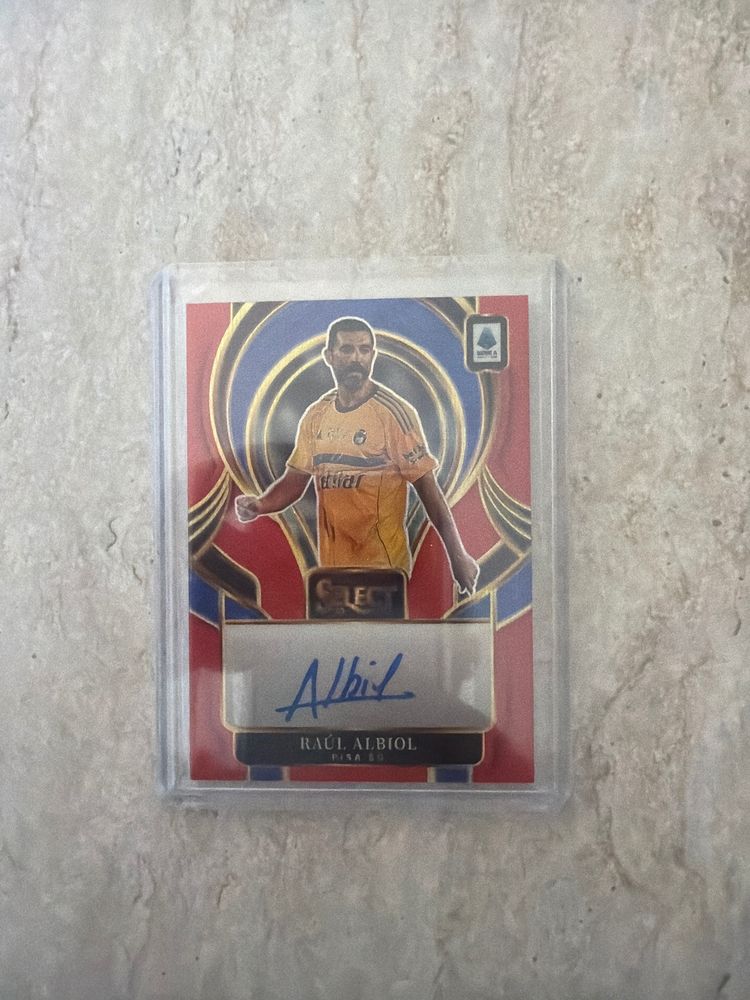 Raul Albiol Signed Football Trading Card