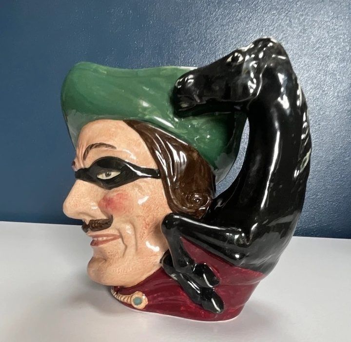 Ceramic Character Jug With Green Hat And Black Handle imagen 2