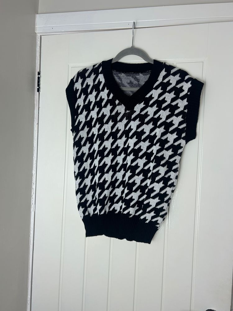 black and white houndstooth knit vest