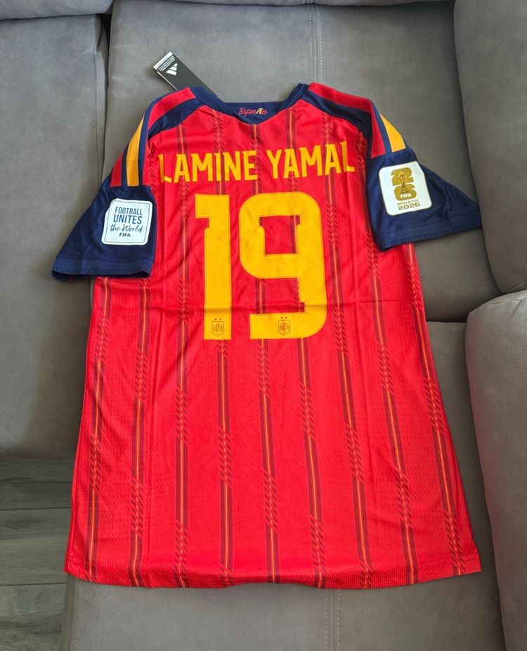 Camiseta talla L España local versión jugador sin estrenar!! 20 euros ! image 2