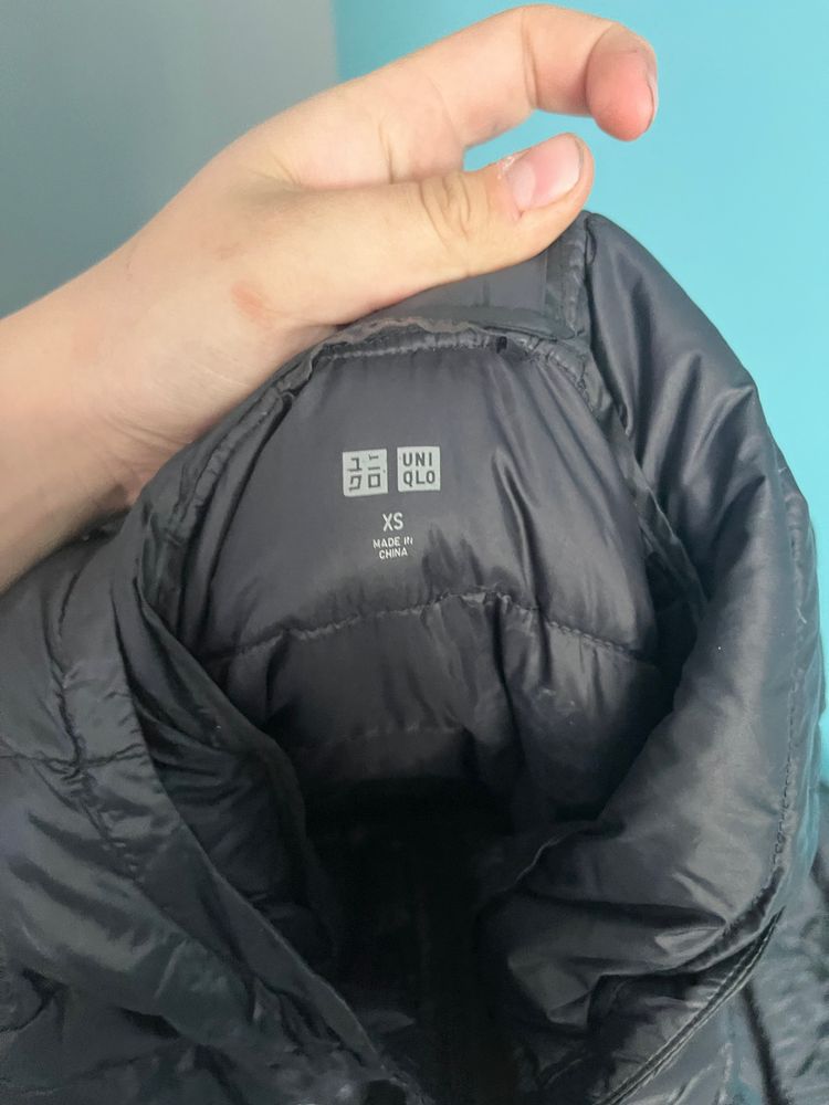Uniqlo Black Puffer Jacket With Hood 2