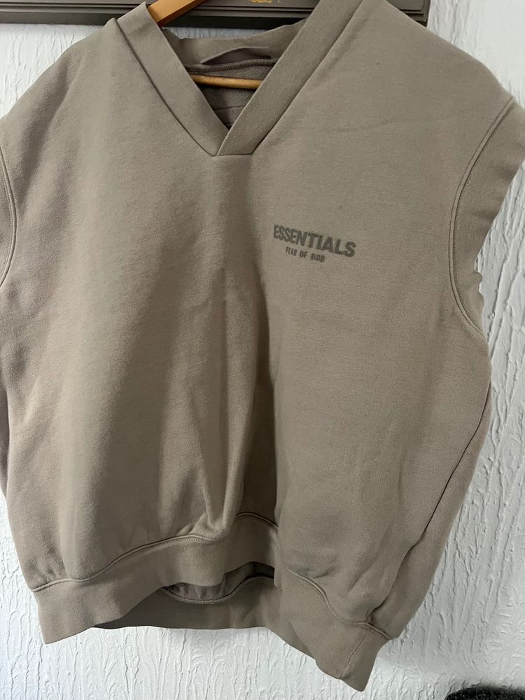 Fear of God Essentials V-Neck Cotton Blend Sweatshirt Vest size Large 