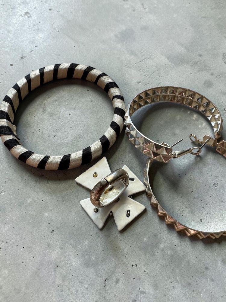 **Authentic Y2K Set Of Bracelet, Ring and Hoop Earrings** imagen 3