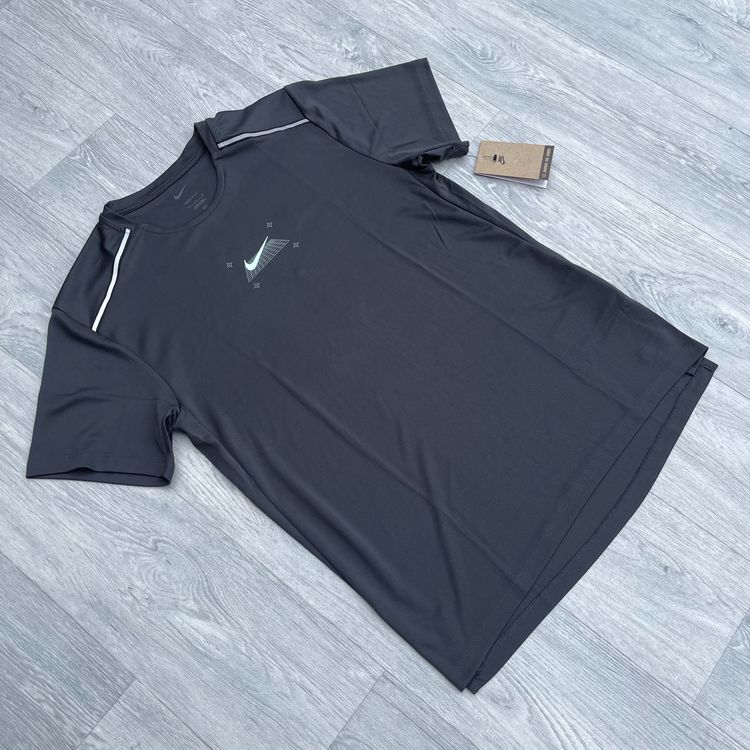 Nike Dri Fit Miler Grid Graphic Short Sleeve T-Shirt Top - Anthracite Grey