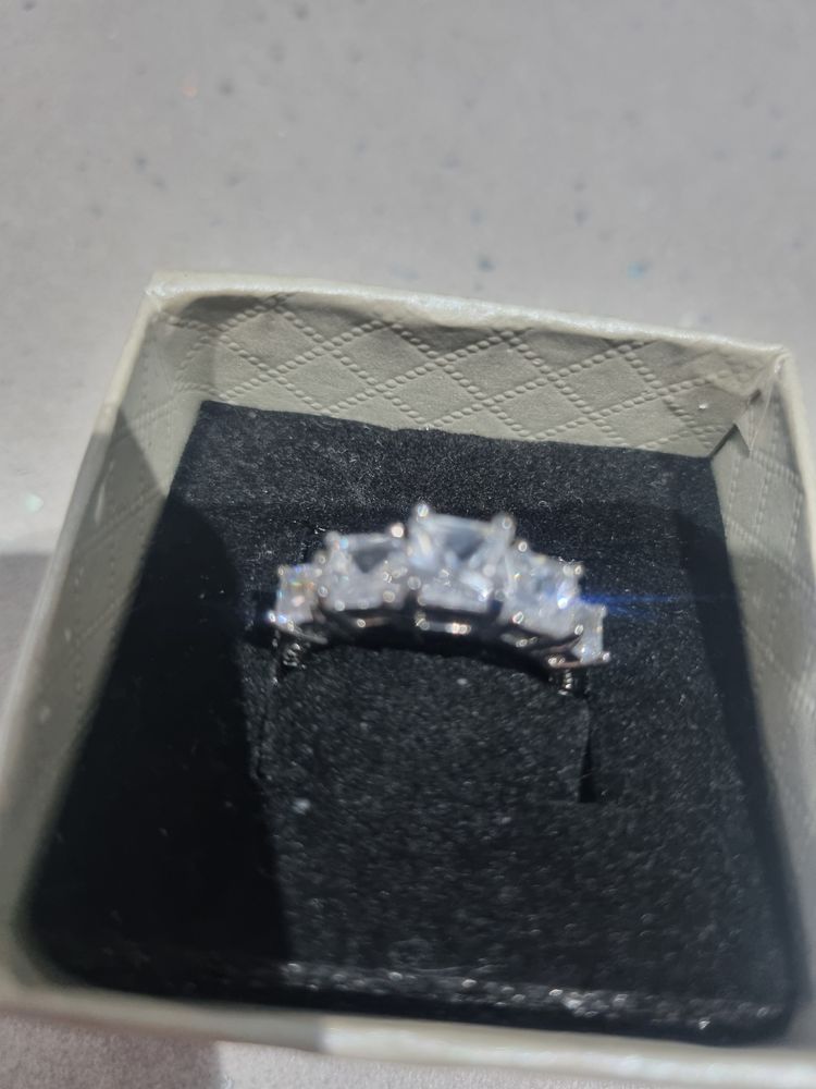 Silver Ring With Five Clear Stones halmarked 