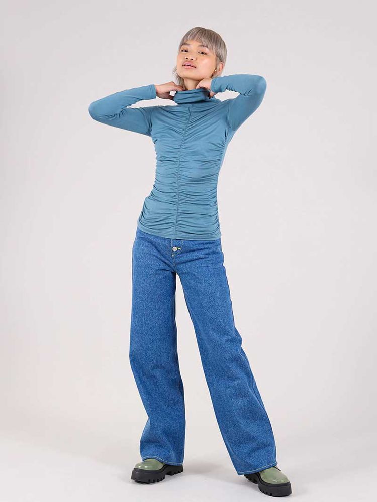 Tangle Gathered Turtleneck, Upcycled Cotton, in Turquoise imagen 2