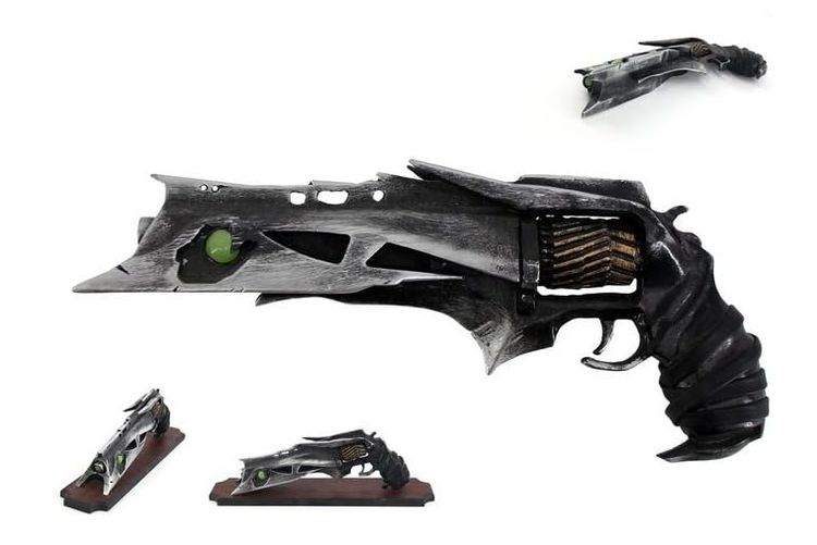 Thorn Resin Gun Replica with Stand DAMAGED 2
