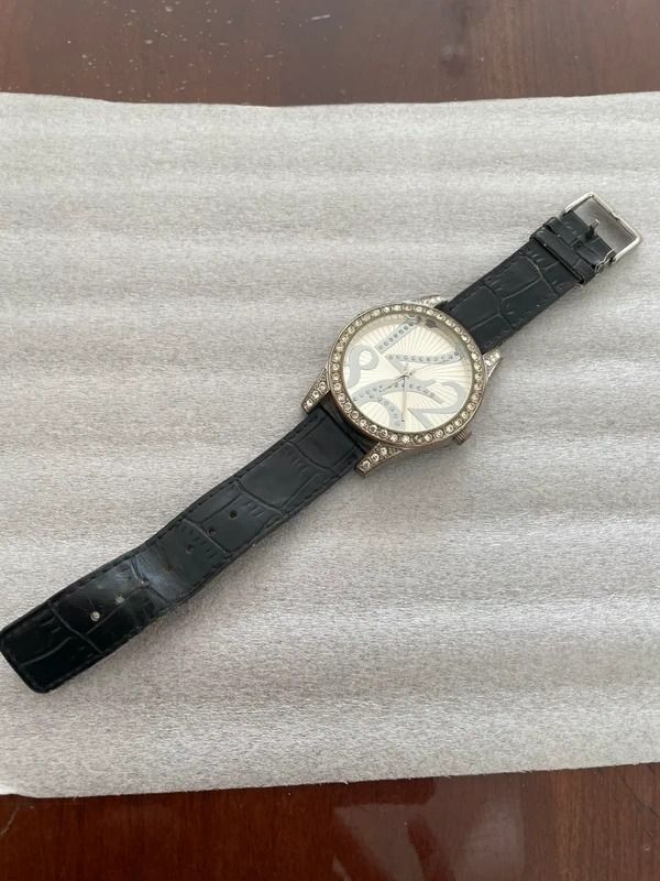 Black Leather Strap Wristwatch With Rhinestone Bezel obraz 3