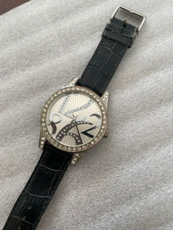 Black Leather Strap Wristwatch With Rhinestone Bezel obraz 2